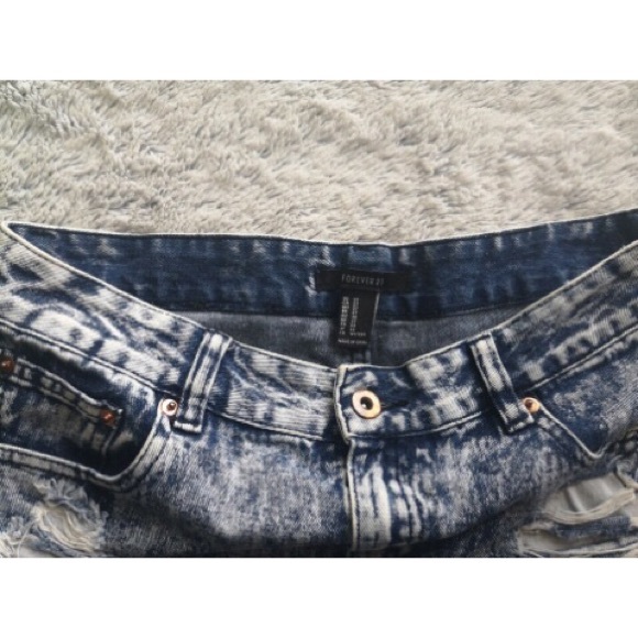 F21 distressed jean shorts - Picture 2 of 4